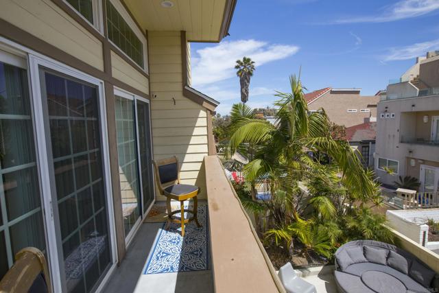 728 Jamaica Ct, San Diego CA: https://media.crmls.org/mediaz/d143d717-e079-4e88-9d3e-226f244439c1.jpg