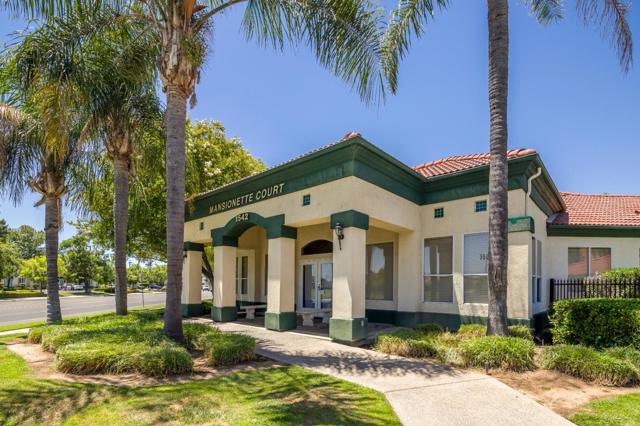 1542 E Alluvial Avenue, Fresno CA: https://media.crmls.org/mediaz/d143e8a7-16bb-4d58-9cfb-dffa9abb4bed.jpg
