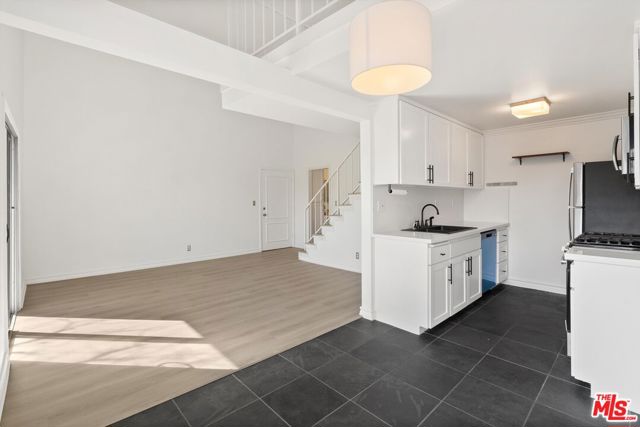 1125 Pico Boulevard, Santa Monica CA: https://media.crmls.org/mediaz/d144ab8a-06db-4351-8f64-89a1012a0a0c.jpg
