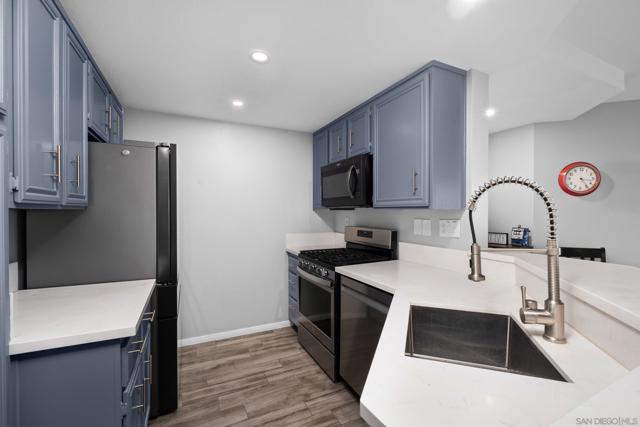 11325 Affinity Ct, San Diego CA: https://media.crmls.org/mediaz/d144e182-6e3a-4720-8cf8-d6789b657b3a.jpg