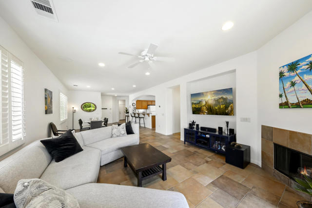 82126 Travolta Ave Avenue, Indio CA: https://media.crmls.org/mediaz/d145299c-3c7f-4727-b496-de1a36b9e434.jpg