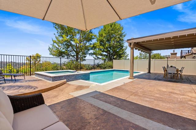 366 Plaza Paraiso, Chula Vista CA: https://media.crmls.org/mediaz/d145c1ca-07eb-4210-a1af-95a9655c64a7.jpg