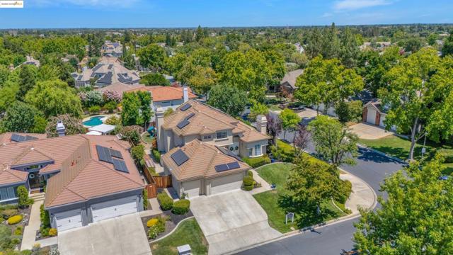 805 Devonshire Loop, Brentwood CA: https://media.crmls.org/mediaz/d1462ce1-243d-400b-b838-524368f2af83.jpg
