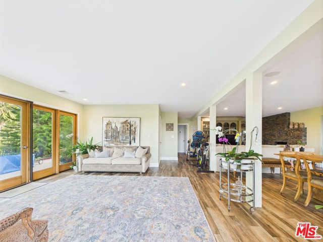 4723 Dunas Lane, Tarzana CA: https://media.crmls.org/mediaz/d146fee3-3ebd-4db6-b9f1-3b669d85e983.jpg