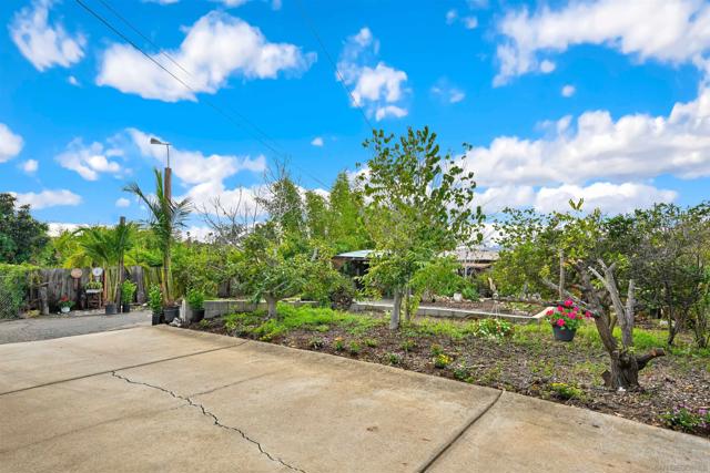 2344 Warmlands Ave, Vista CA: https://media.crmls.org/mediaz/d14723fd-6c69-4ac1-a95e-19909b700869.jpg