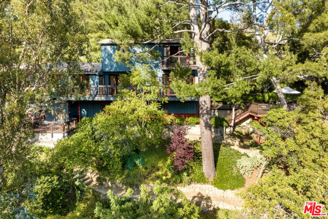 2415 Castilian Drive, Los Angeles CA: https://media.crmls.org/mediaz/d14738b8-804f-42c8-bad0-3f321eb4a166.jpg