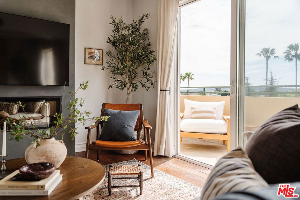https://media.crmls.org/mediaz/d14791f6-205f-41d2-b0dc-a614c3d101be.jpg?preset=X-Large