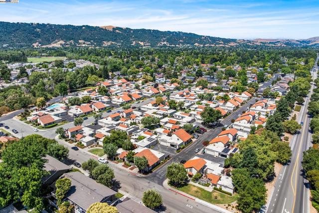 1550 Calle Enrique, Pleasanton CA: https://media.crmls.org/mediaz/d147a929-c97f-4a36-88c1-635b0d058f60.jpg