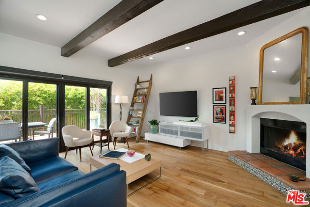 6216 Primrose Avenue, Los Angeles CA: https://media.crmls.org/mediaz/d147bf7d-3b60-47e8-a320-238ba71b52e8.jpg