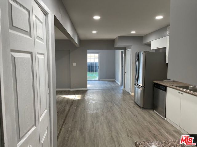 15013 Hartsook Street, Sherman Oaks CA: https://media.crmls.org/mediaz/d147dbca-1652-4363-90b3-4c7181b498d7.jpg