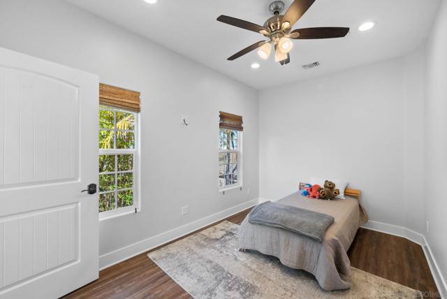 523 9th St, Imperial Beach CA: https://media.crmls.org/mediaz/d147dd4f-a2a4-4154-a745-75ebd46aa283.jpg