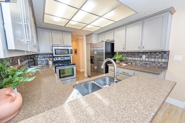 33036 Soquel St, Union City CA: https://media.crmls.org/mediaz/d148202c-18d5-4f1a-a1b6-aa2622da24cf.jpg