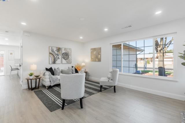 766 Joyce St, Livermore CA: https://media.crmls.org/mediaz/d148aae4-7b2f-413a-afae-ce1602836080.jpg