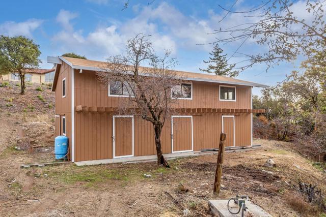 16420 Soda Springs Road, Los Gatos CA: https://media.crmls.org/mediaz/d148b4a3-7dd7-419d-9935-5e9ceb48781c.jpg