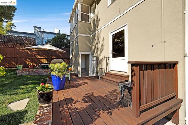 1047 Ranleigh Way, Piedmont CA: https://media.crmls.org/mediaz/d1490712-7edd-4fbe-be45-e36fcbc9385f.jpg