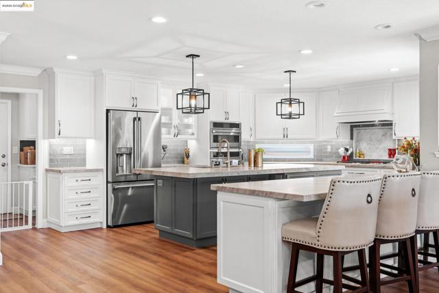 5521 Lanai Ct, Discovery Bay CA: https://media.crmls.org/mediaz/d1491829-97d3-481d-829b-e5dbb47cda13.jpg