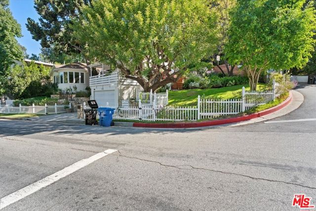 4104 Saugus Avenue, Sherman Oaks CA: https://media.crmls.org/mediaz/d1495dcc-b00e-4ce1-832c-d8dd407c9138.jpg