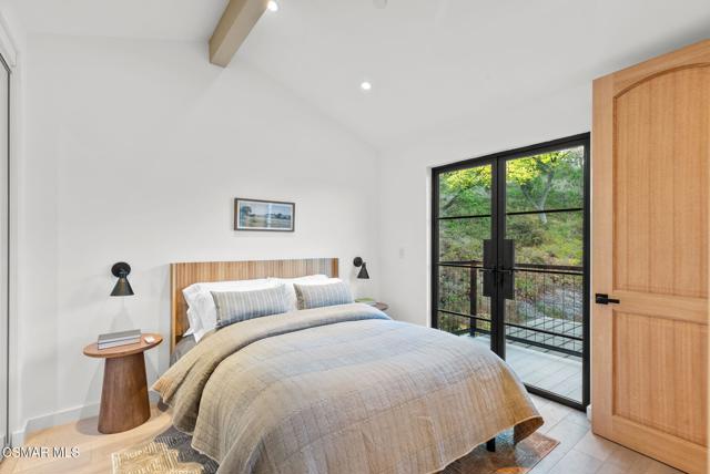33235 Mulholland Highway, Malibu CA: https://media.crmls.org/mediaz/d1497d49-14f5-4e9e-ba0d-5dc32974ebc1.jpg