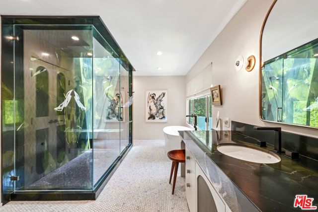 7712 Chandelle Place, Los Angeles CA: https://media.crmls.org/mediaz/d149be7f-881f-4b17-95c4-b041e96675d7.jpg