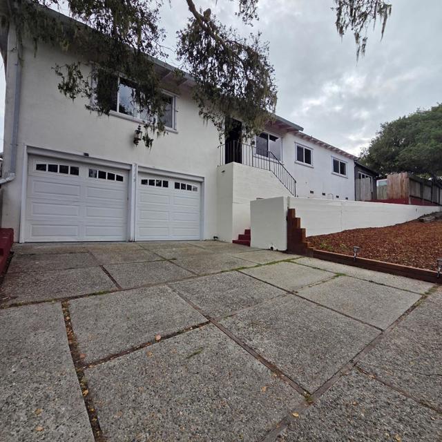 1113 Buena Vista Avenue, Pacific Grove CA: https://media.crmls.org/mediaz/d14aa9c5-5d6f-4eb3-b98f-865e1ac3d3b9.jpg