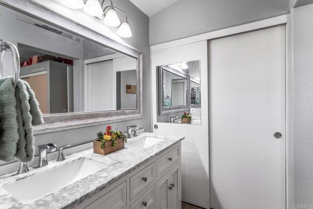 4610 Los Alamos Way, Oceanside CA: https://media.crmls.org/mediaz/d14ba524-22a7-4026-90bc-5005a50b5e7e.jpg
