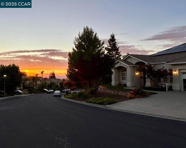 109 Forest Hill, Clayton CA: https://media.crmls.org/mediaz/d14c21a7-61dc-4285-9101-669ff2dd214d.jpg
