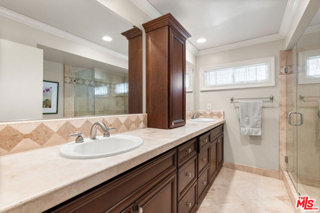 17992 Huntington Circle, Villa Park CA: https://media.crmls.org/mediaz/d14c4545-7f21-4f1f-b57a-60cd4de6e122.jpg