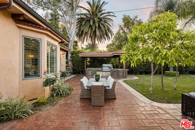 13845 Magnolia Boulevard, Sherman Oaks CA: https://media.crmls.org/mediaz/d14cd397-2bb2-48c9-8a66-4e16c3df809e.jpg