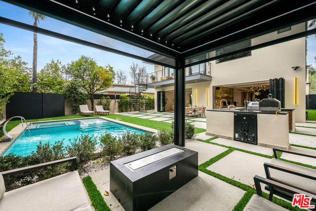 4906 Van Noord Avenue, Sherman Oaks CA: https://media.crmls.org/mediaz/d14d2c04-92ce-4481-bde0-1c8273d481f6.jpg