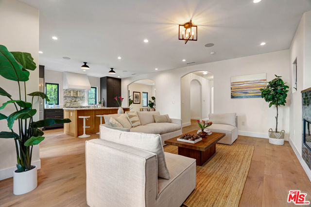 8617 Rugby Drive, West Hollywood CA: https://media.crmls.org/mediaz/d14d53ef-f482-4dbc-bc76-2f8162f6c133.jpg