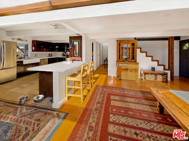 22012 Topanga School Road, Topanga CA: https://media.crmls.org/mediaz/d14d9572-39d0-420e-a8e9-a28cde6b7e32.jpg