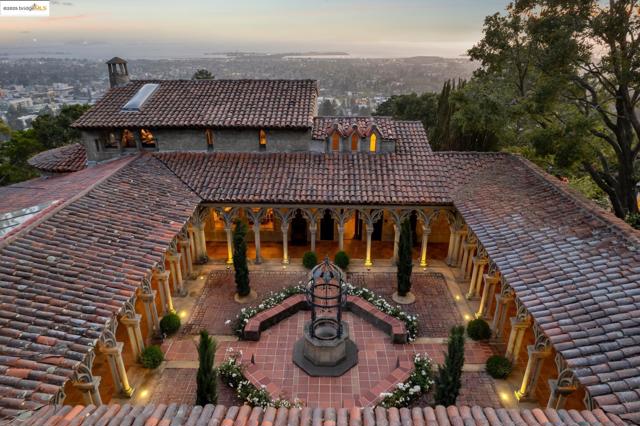 2900 Buena Vista Way, Berkeley CA: https://media.crmls.org/mediaz/d14e61d4-cd40-4842-b9af-e9b6f89882e4.jpg
