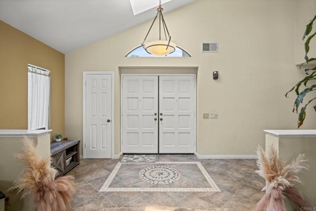 10965 Elderwood Ct, Scripps Miramar CA: https://media.crmls.org/mediaz/d14e71e1-53a2-4ca1-b118-54db5172bebc.jpg