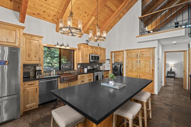 24747 Fern Valley Road, Idyllwild CA: https://media.crmls.org/mediaz/d14e8fbd-a800-4807-85cb-944d247bbf9a.jpg