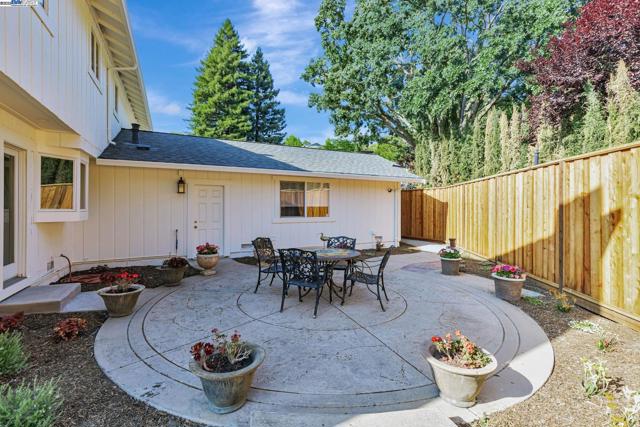 324 Merrilee Place, Danville CA: https://media.crmls.org/mediaz/d14ef531-ae1c-433d-9aac-b292dc69ecf9.jpg