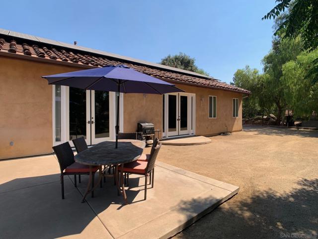 1445 Terracita Ln, Alpine CA: https://media.crmls.org/mediaz/d14ef5d3-9efc-46e6-aee9-441033c51d61.jpg