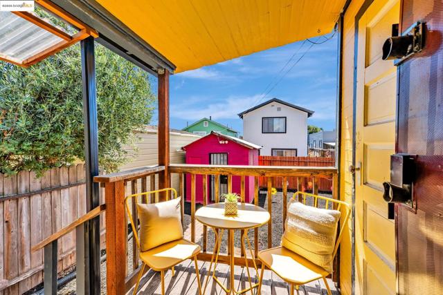 4801 Fairfax Ave, Oakland CA: https://media.crmls.org/mediaz/d14ef63c-86f3-4a8f-8d92-306a54d3b9d4.jpg
