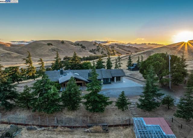 8191 Highland Rd, Livermore CA: https://media.crmls.org/mediaz/d14f1dbb-132f-428e-9b90-7961462fb730.jpg