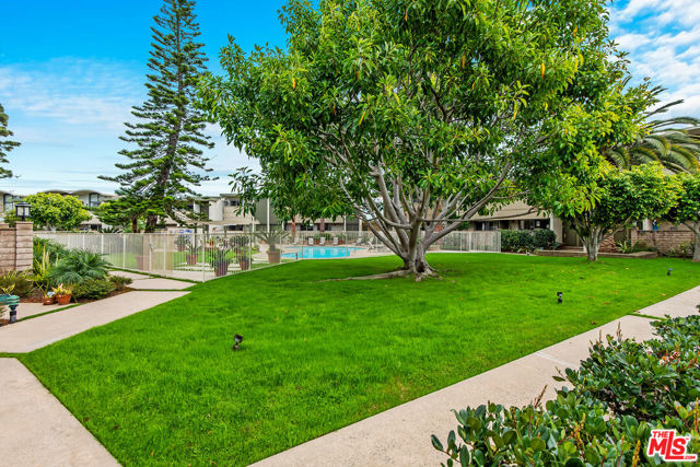 4801 La Villa Marina, Marina del Rey CA: https://media.crmls.org/mediaz/d14f8a77-3000-48ad-8951-381017de5a17.jpg