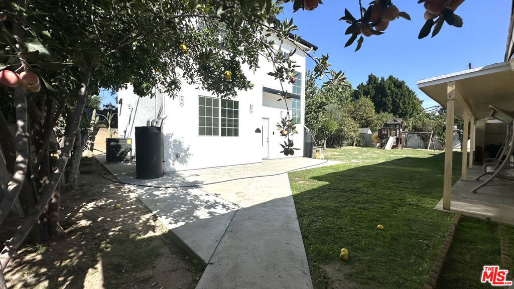 16023 Wyandotte Street