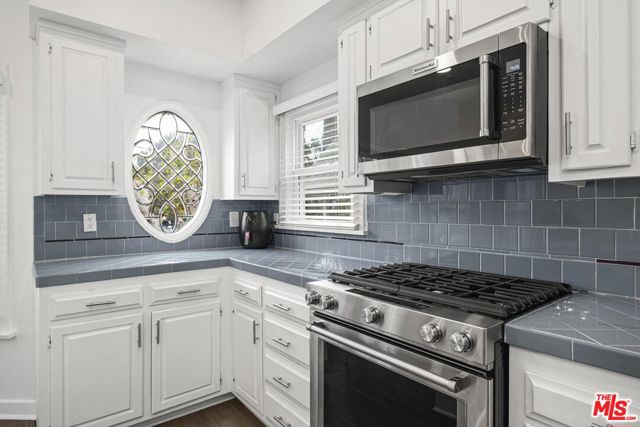 2622 2nd Street, Santa Monica CA: https://media.crmls.org/mediaz/d14fd75e-9e35-450a-b0a7-fbde51603ba0.jpg