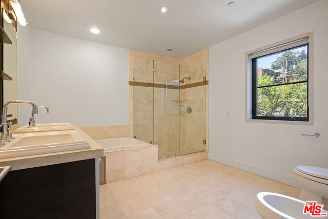 8788 Shoreham Drive, West Hollywood CA: https://media.crmls.org/mediaz/d1505e91-d693-4cf2-bbb5-1123307e59ca.jpg