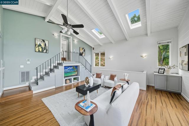 50 Brookwood Rd, Orinda CA: https://media.crmls.org/mediaz/d150ba7d-84af-41bd-969a-2d20fb222e9c.jpg