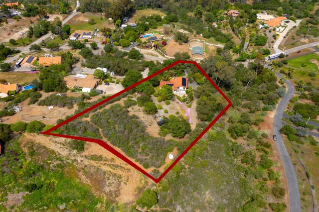 28628 Mountain Meadow Rd, Escondido CA: https://media.crmls.org/mediaz/d150cf1b-4008-4b12-9a6c-5770109d140f.jpg