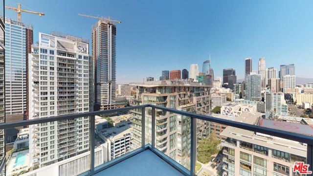 1155 S Grand Avenue, Los Angeles CA: https://media.crmls.org/mediaz/d150d507-8574-4701-be78-be599d449a33.jpg