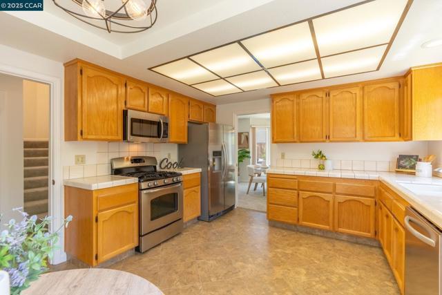 353 Winterwind Cir, San Ramon CA: https://media.crmls.org/mediaz/d15173da-0aec-4eb7-8312-077b2f5144dd.jpg