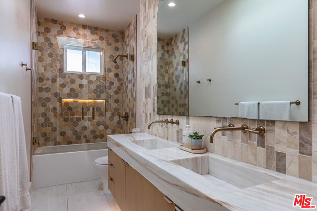 5 Bed Home for Sale in Los Angeles, California