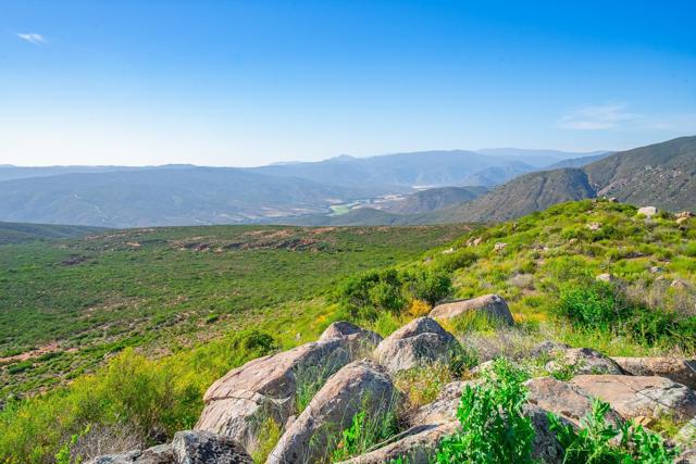 403 Black Canyon Place, Ramona CA: https://media.crmls.org/mediaz/d151c584-4ca9-4685-b639-43081fb77fb4.jpg
