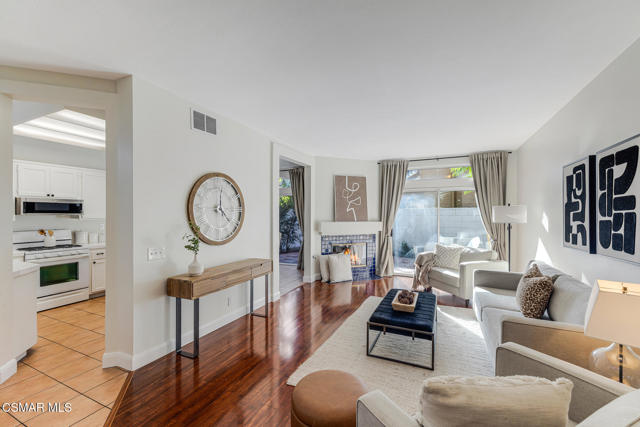 4153 Brookcrest Court, Moorpark CA: https://media.crmls.org/mediaz/d151d6c6-72b0-4570-952b-9bd386e2646a.jpg