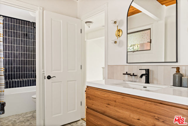 28277 Arbon Lane, Lake Arrowhead CA: https://media.crmls.org/mediaz/d15228b8-b661-404b-9f21-ae468309c71b.jpg